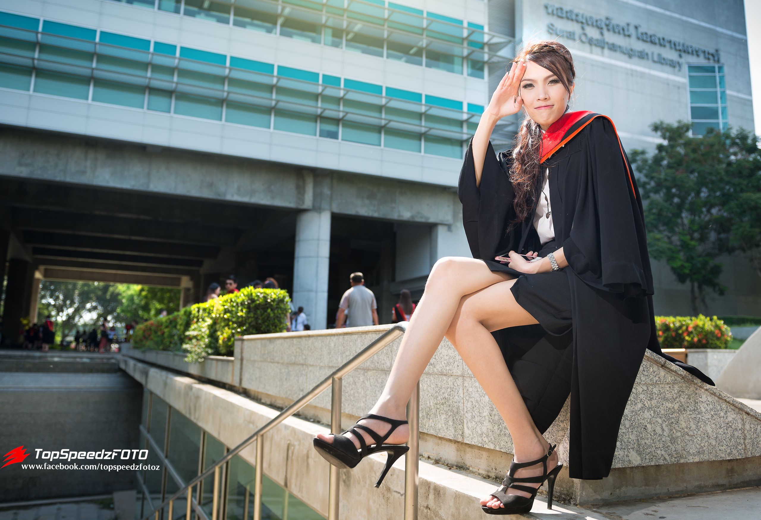 รับถ่ายรูปงานรับปริญญามหาวิทยาลัยกรุงเทพ