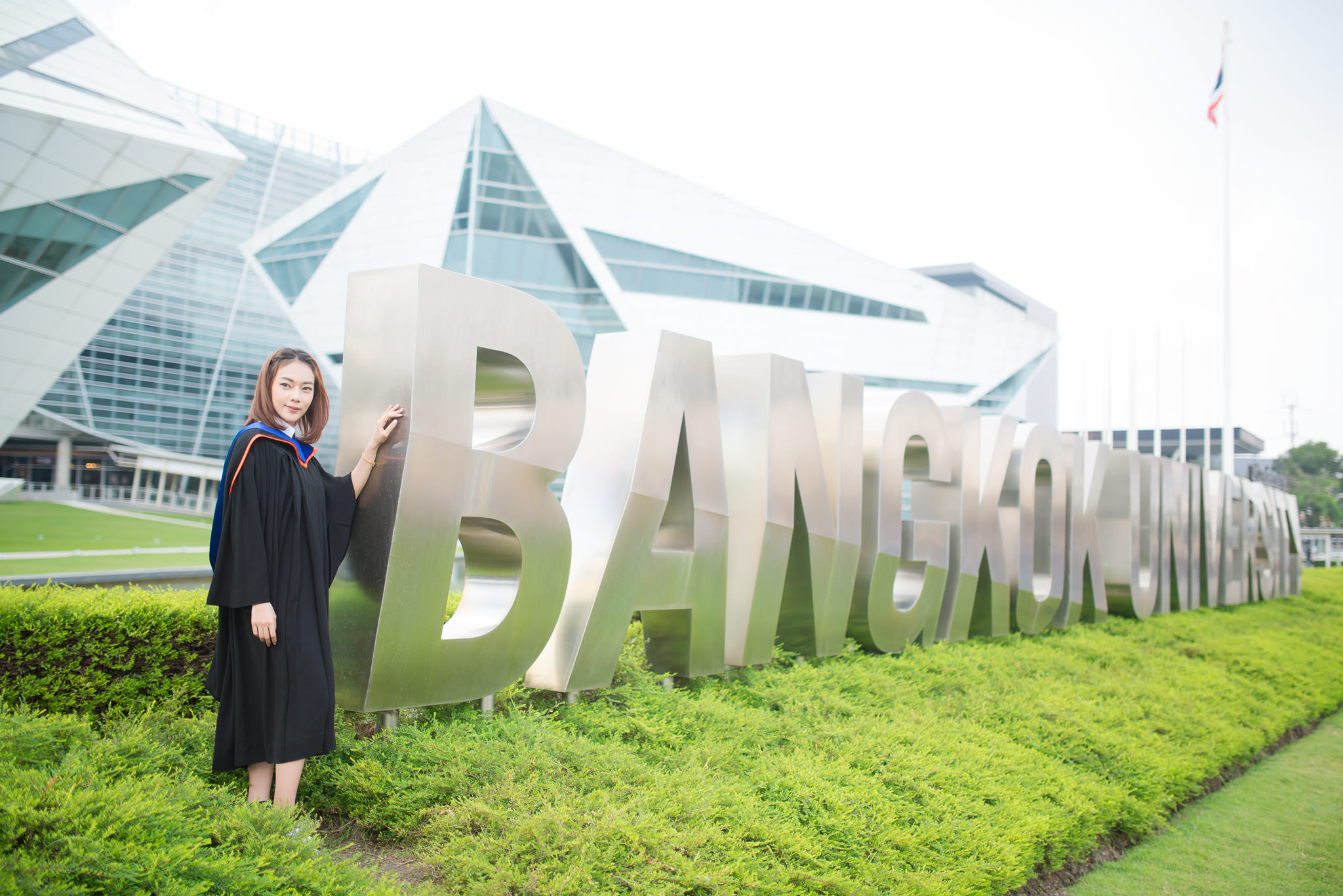 รับถ่ายรูปงานรับปริญญามหาวิทยาลัยกรุงเทพ