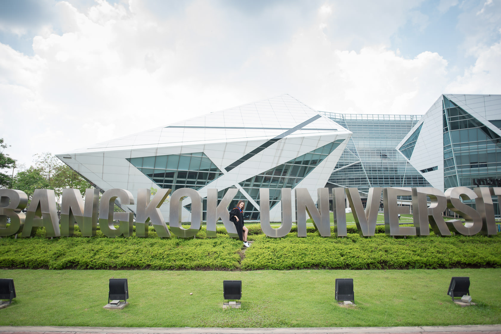 รับถ่ายรูปงานรับปริญญามหาวิทยาลัยกรุงเทพ