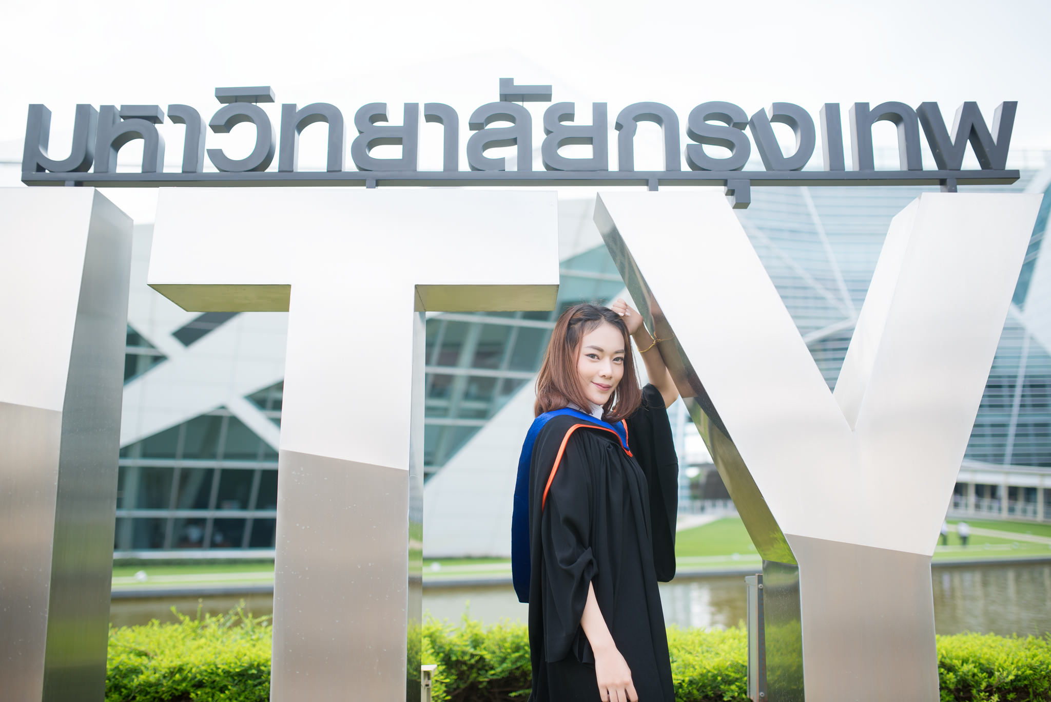 รับถ่ายรูปงานรับปริญญามหาวิทยาลัยกรุงเทพ