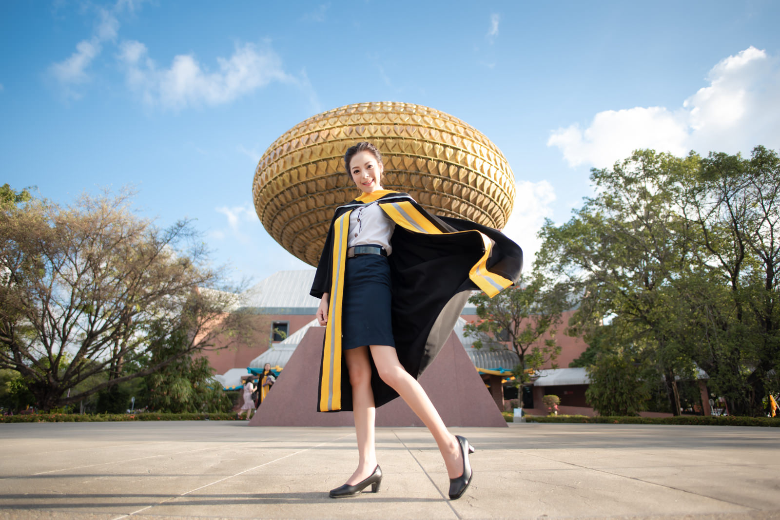 รับปริญญามหาวิทยาลัยหัวเฉียวเฉลิมพระเกียรติ