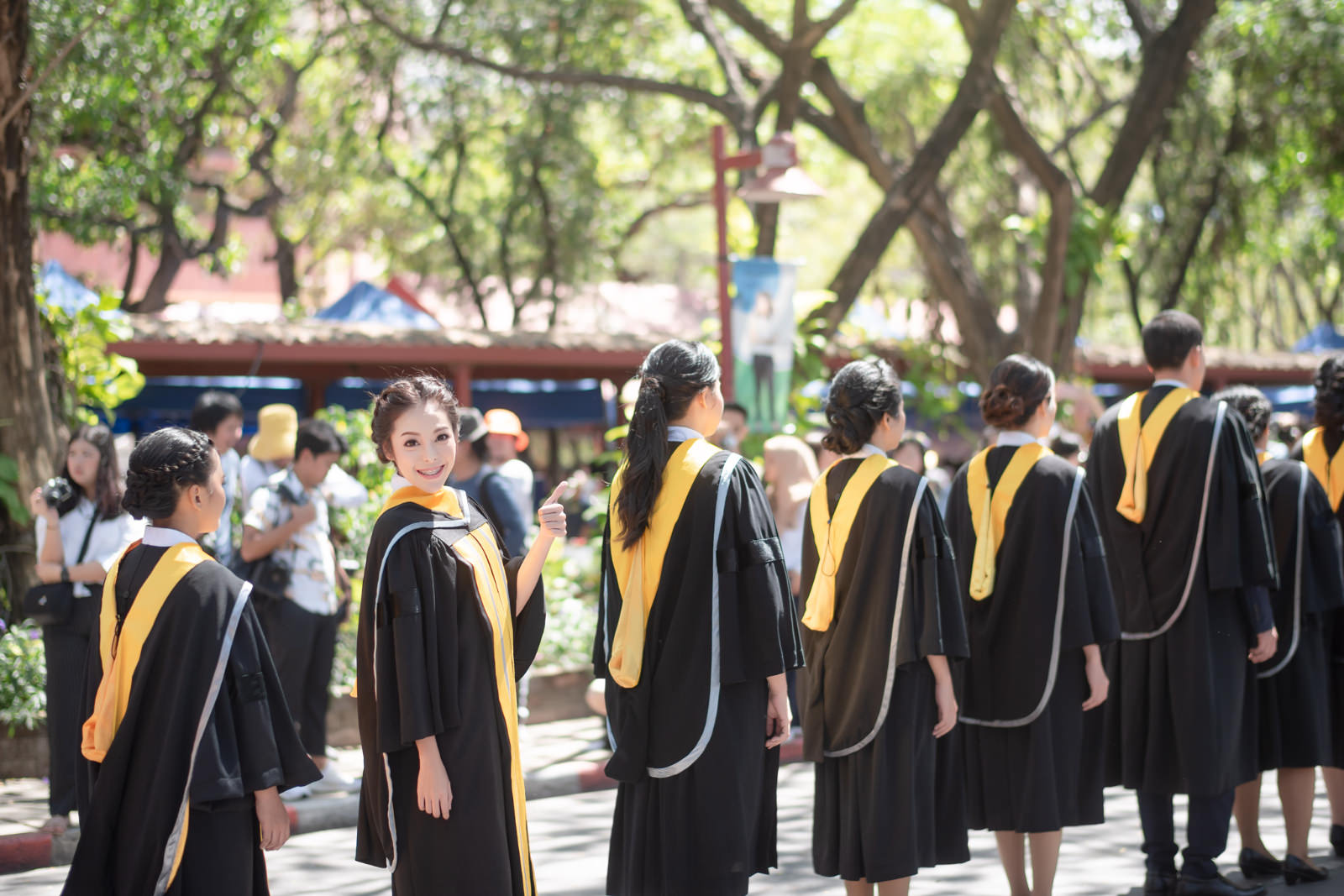 รับถ่ายรูปงานรับปริญญามหาวิทยาลัยหัวเฉียวเฉลิมพระเกียรติ