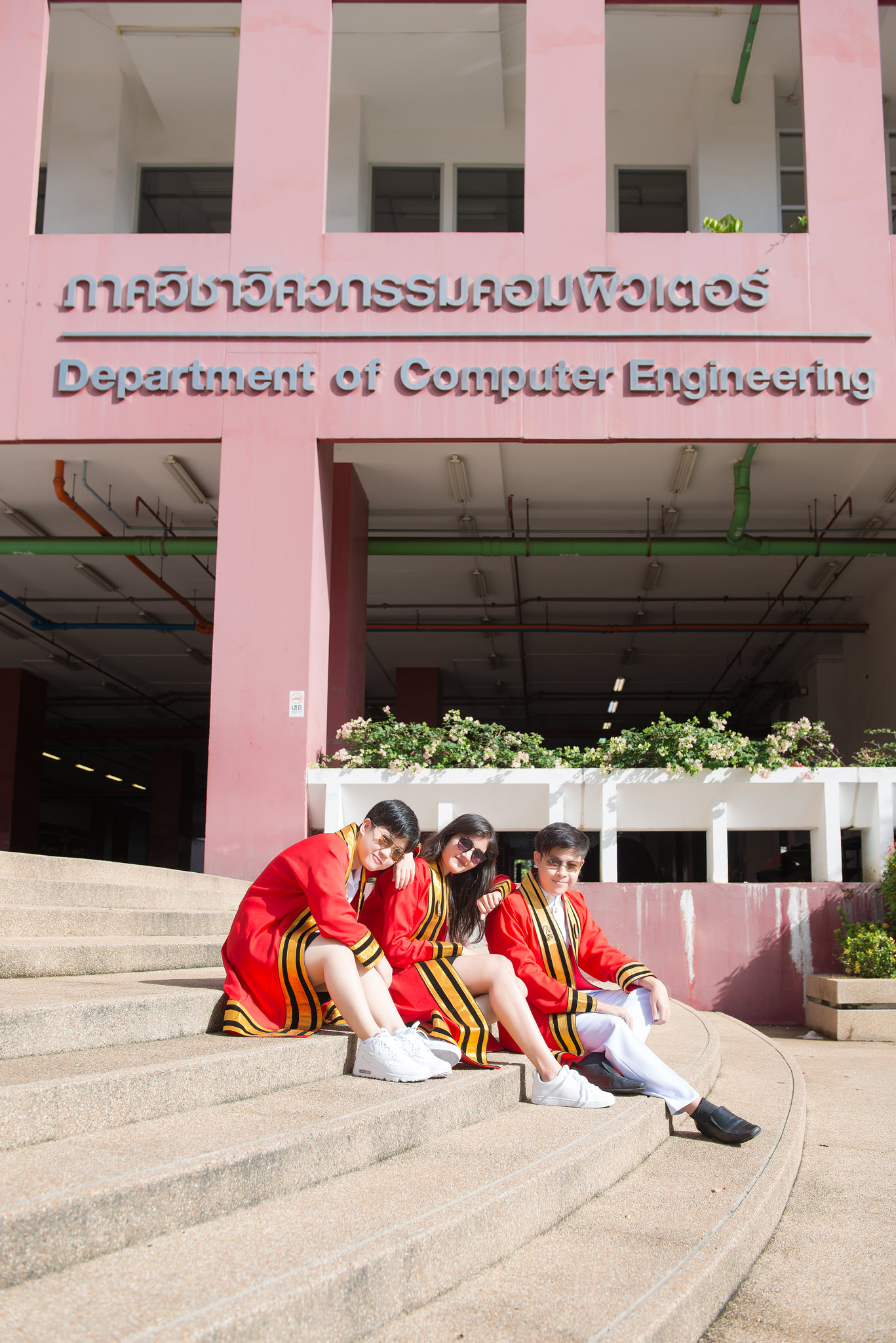 รับถ่ายรูปงานรับปริญญามหาวิทยาลัยเทคโนโลยีพระจอมเกล้าธนบุรี