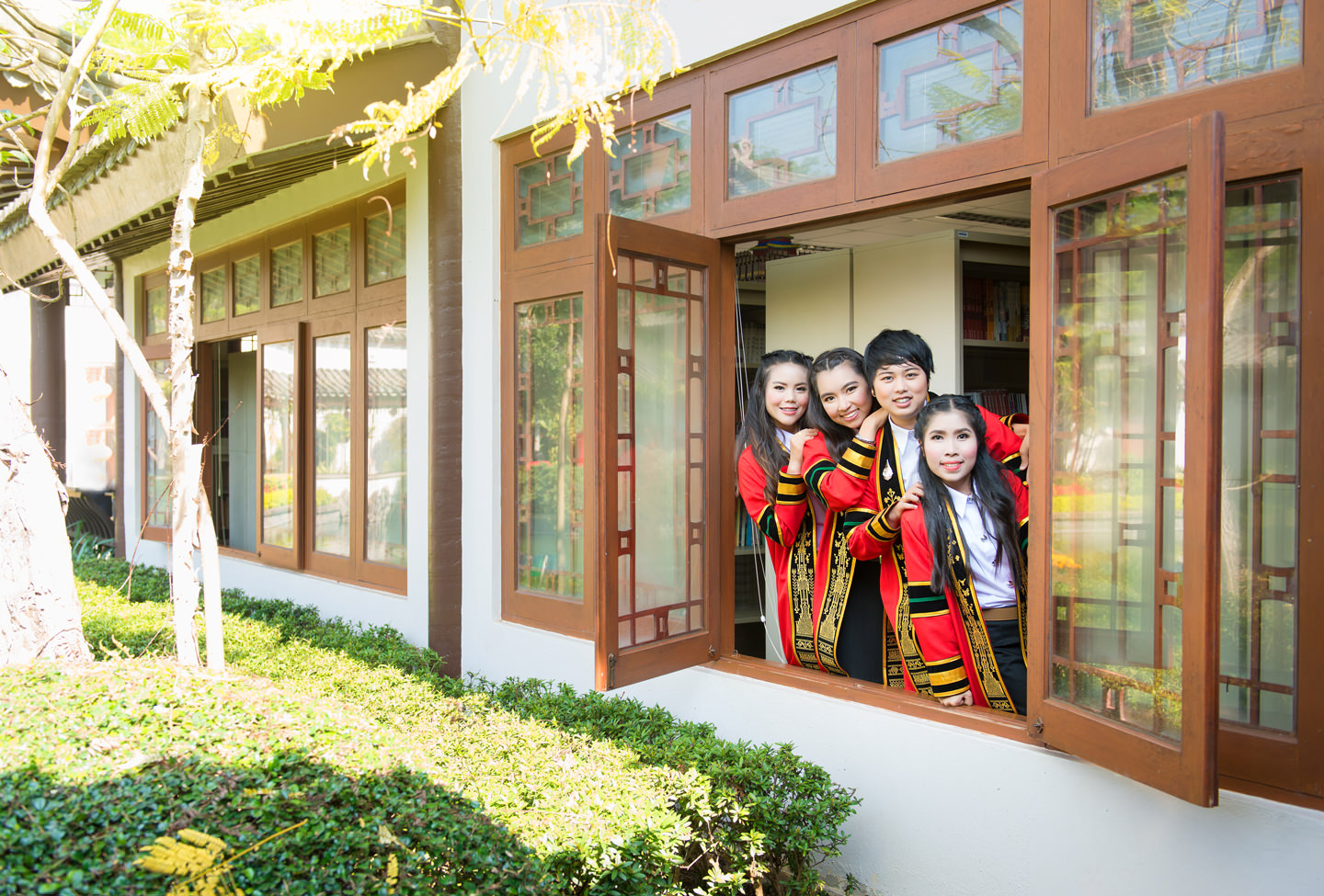 รับถ่ายรูปงานรับปริญญามหาวิทยาลัยแม่ฟ้าหลวง