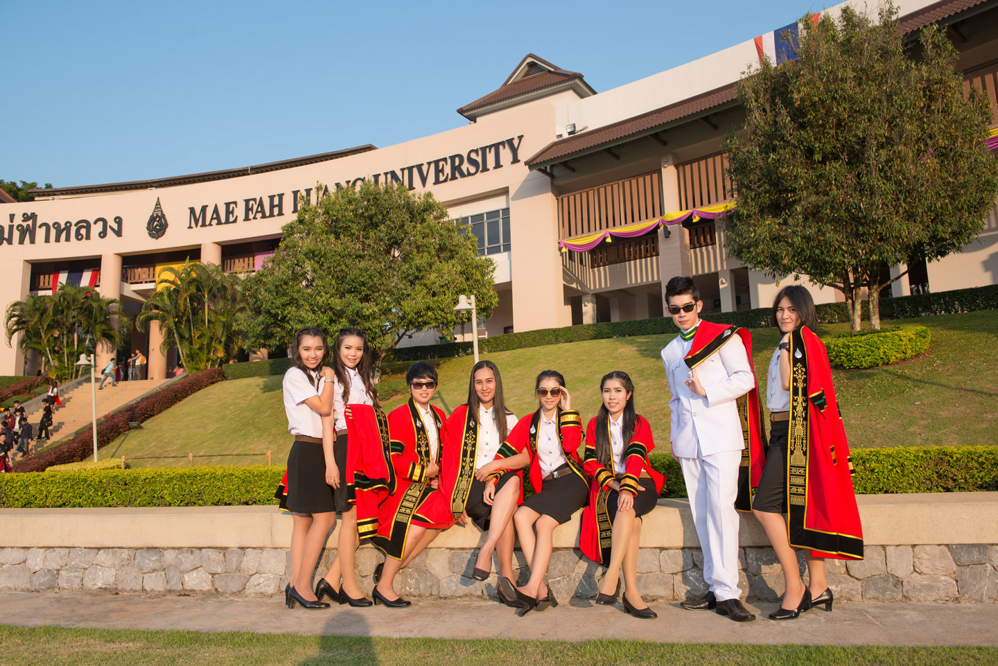 รับถ่ายรูปงานรับปริญญามหาวิทยาลัยแม่ฟ้าหลวง