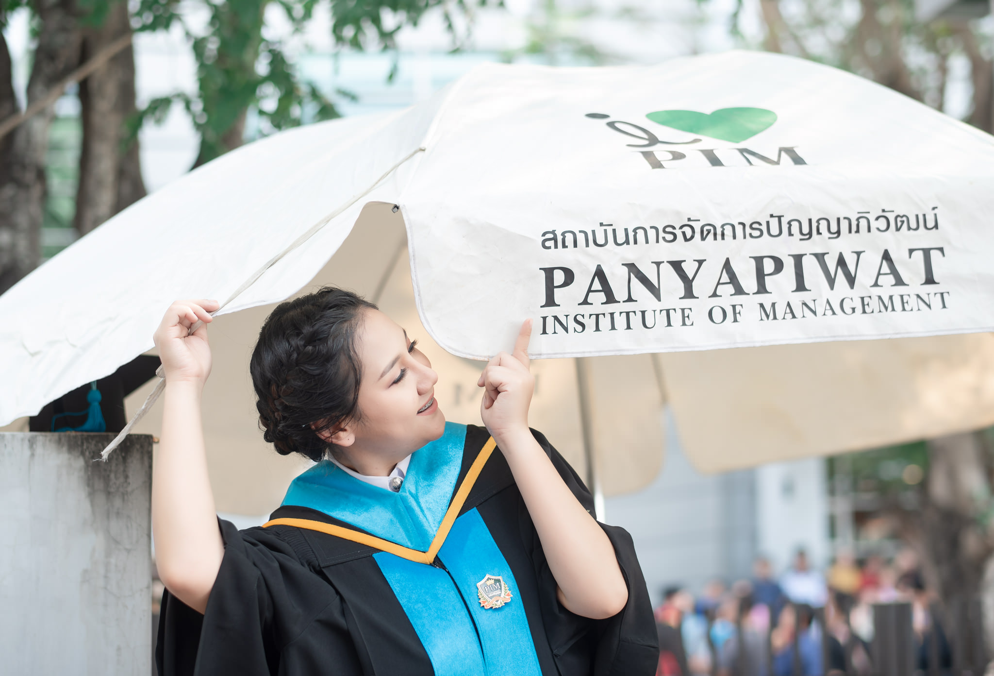 ถ่ายรูปรับปริญญาสถาบันการจัดการปัญญาภิวัฒน์ 4