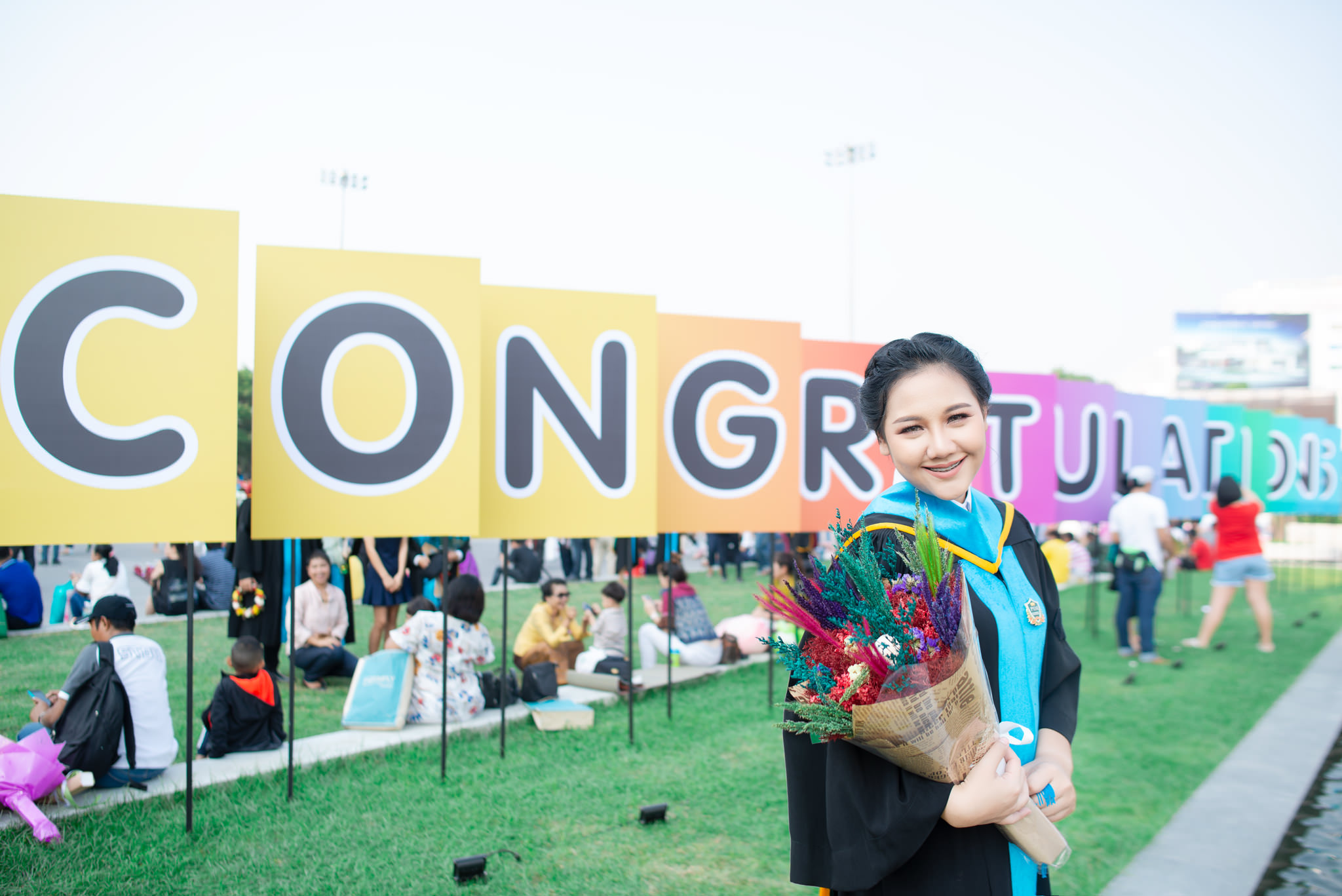 ถ่ายรูปรับปริญญาสถาบันการจัดการปัญญาภิวัฒน์ 6