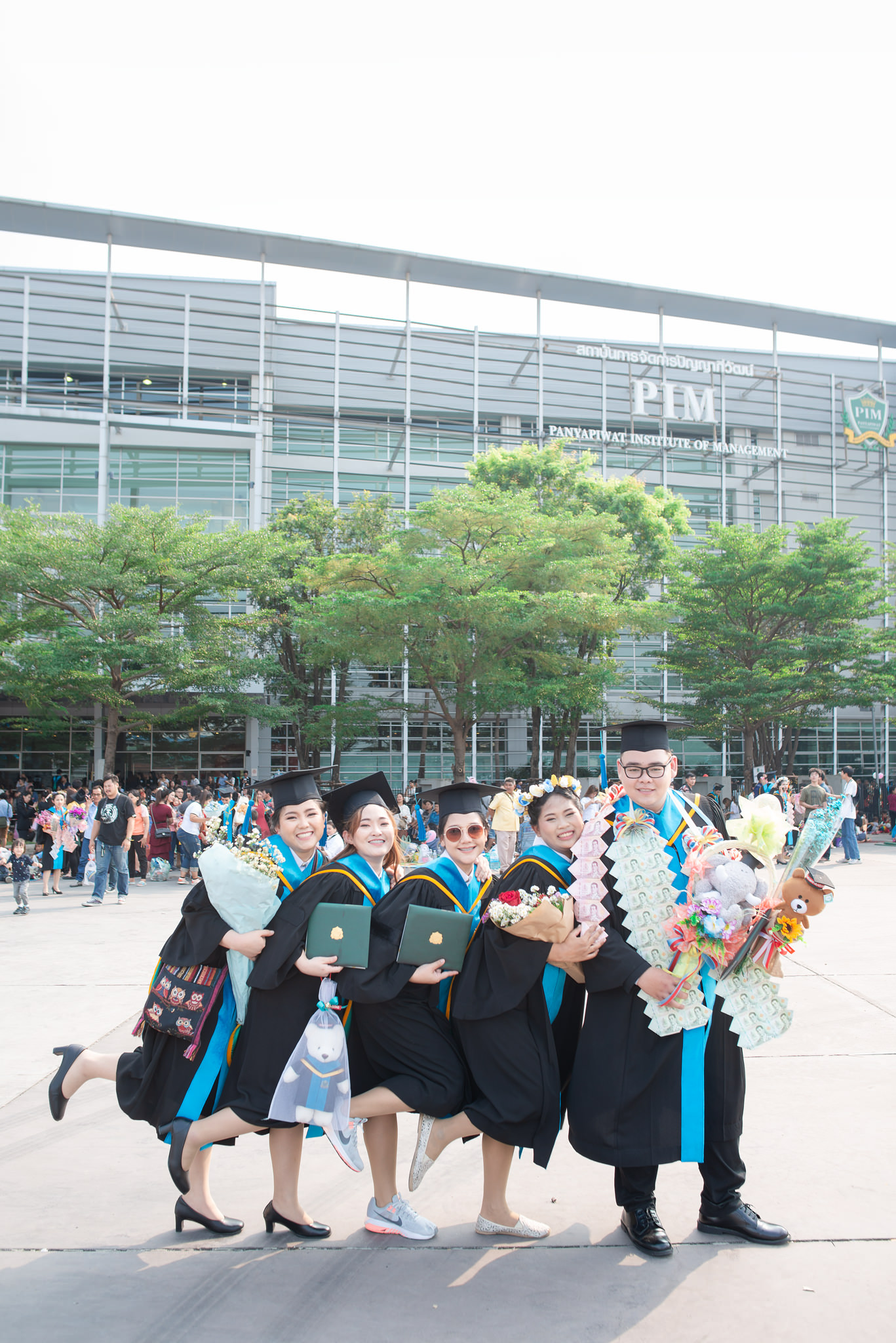 ถ่ายรูปรับปริญญาสถาบันการจัดการปัญญาภิวัฒน์ 7