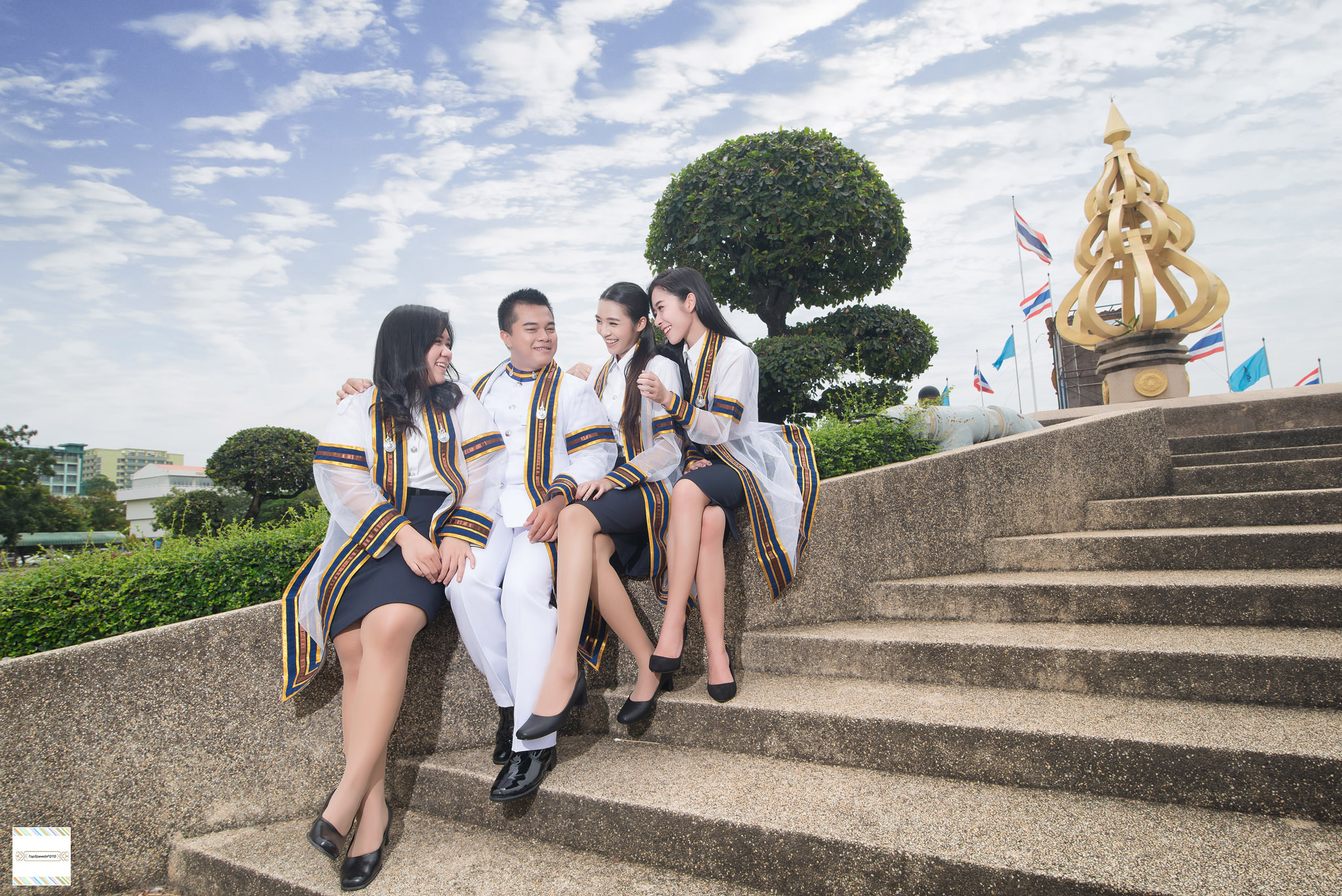 รับถ่ายรูปงานรับปริญญามหาวิทยาลัยราชมงคลธัญบุรี