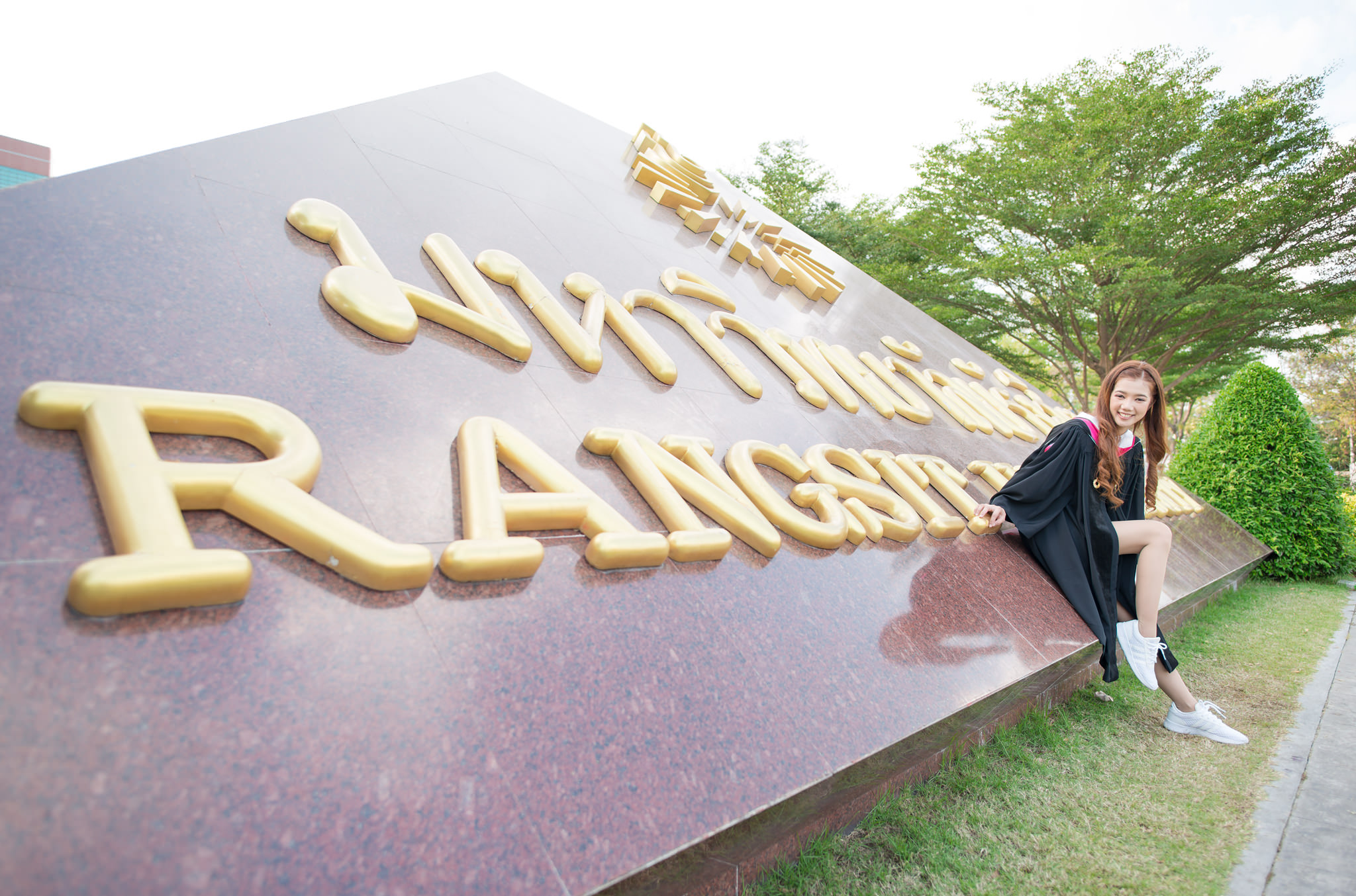 รับถ่ายรูปงานรับปริญญามหาวิทยาลัยรังสิต
