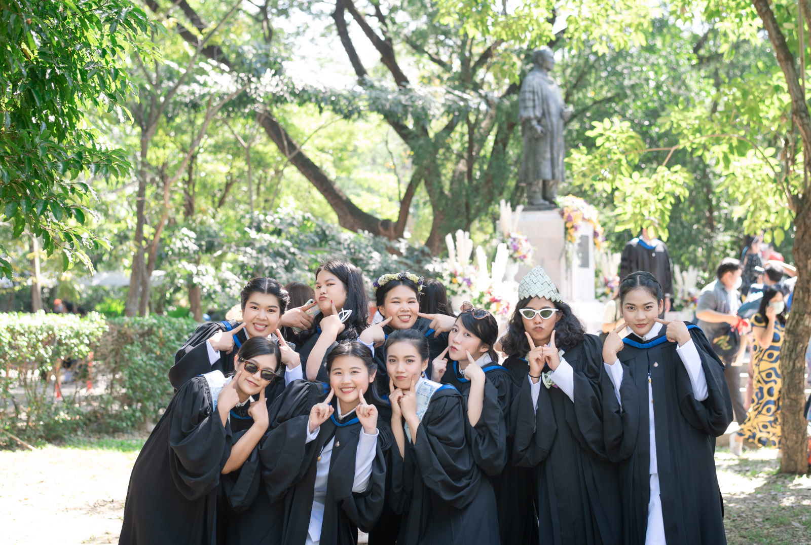 รับถ่ายรูปงานรับปริญญามหาวิทยาลัยศิลปากร