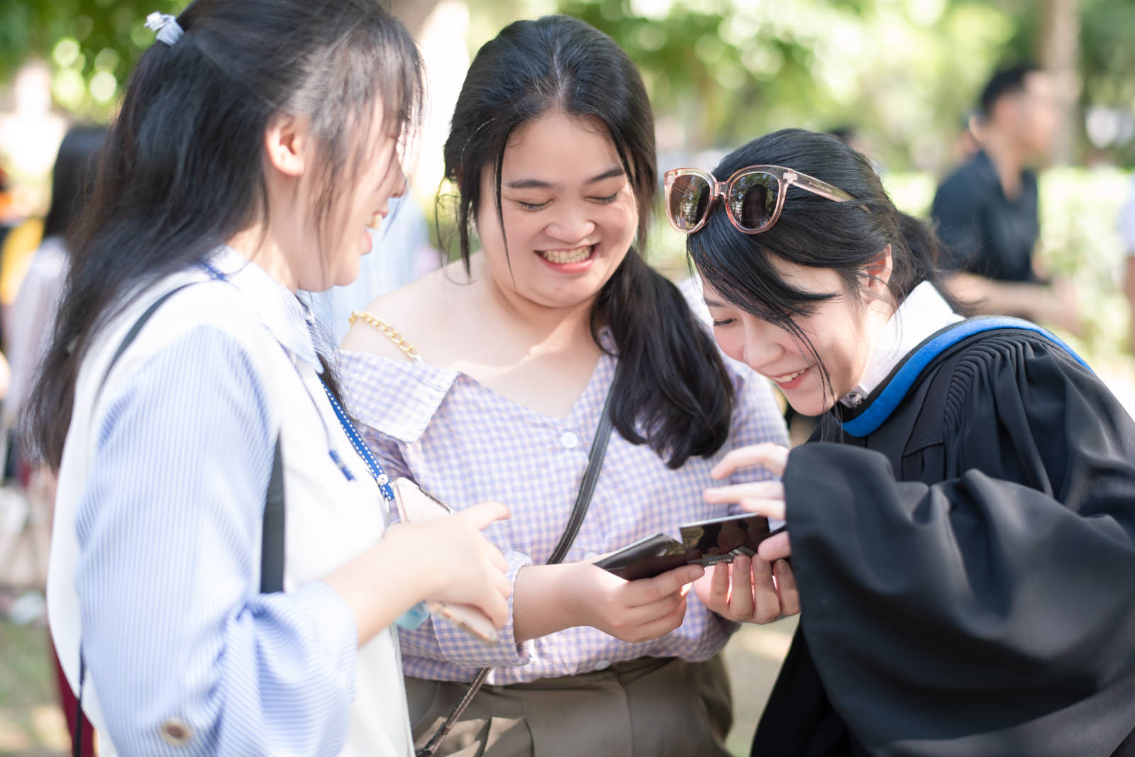รับถ่ายรูปงานรับปริญญามหาวิทยาลัยศิลปากร